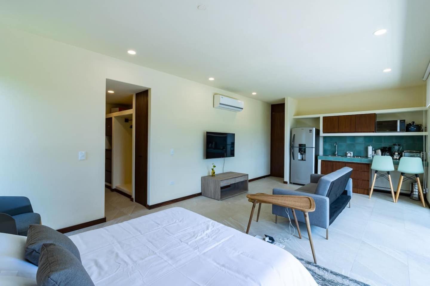 Pool View Loft Steps From The Ocean In Punta Cocos - C101 Hotell Holbox  Eksteriør bilde